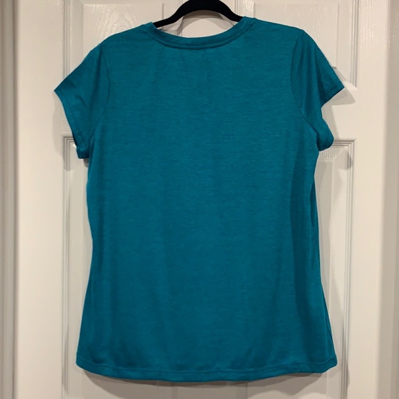 3 New & Like New Athletic Vneck Tees XL - Picture 3 of 13